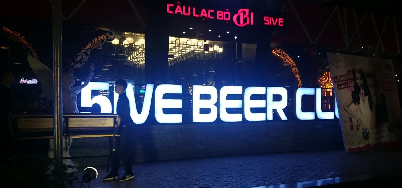 hình ảnh Mẫu bàn ghế nhà hàng phong hiện đại Five Beer Club tại Hải Phòng