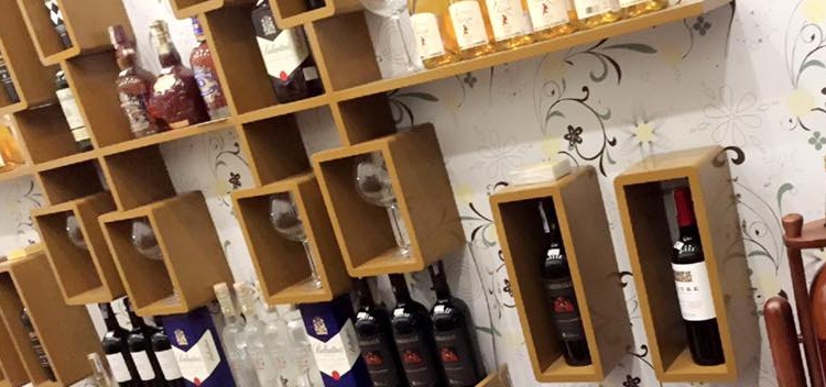 Thiết kế và sản xuất giá treo tường tại Shop rượu 162 Lê Lợi, Hải Phòng hình ảnh Thiết kế và sản xuất giá treo tường tại Shop rượu 162 Lê Lợi, Hải Phòng