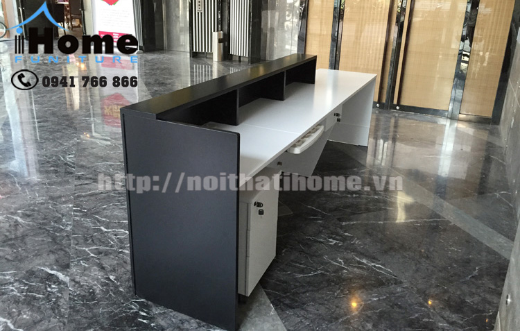 Bàn lễ tân Hải Phòng