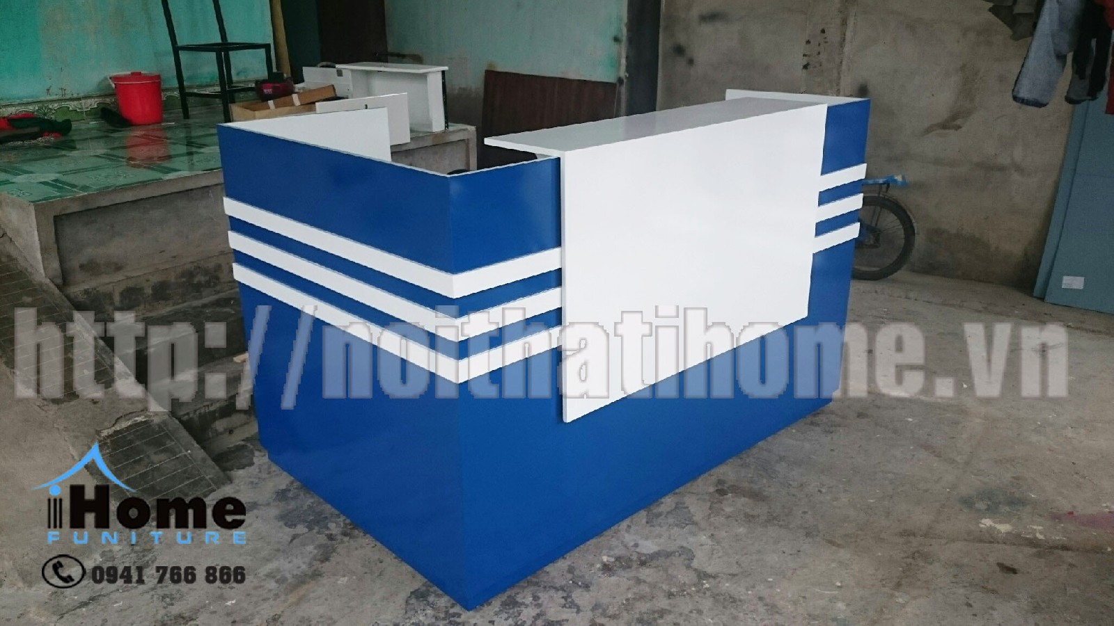 bàn lễ tân hải phòng