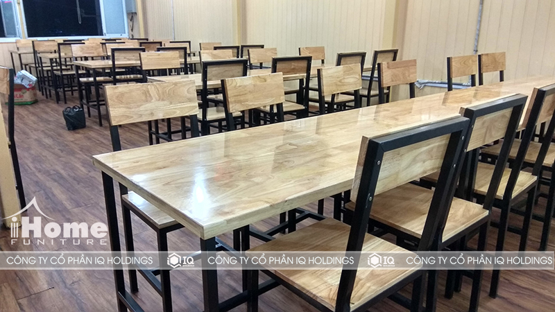 bàn ghế cafe chân sắt