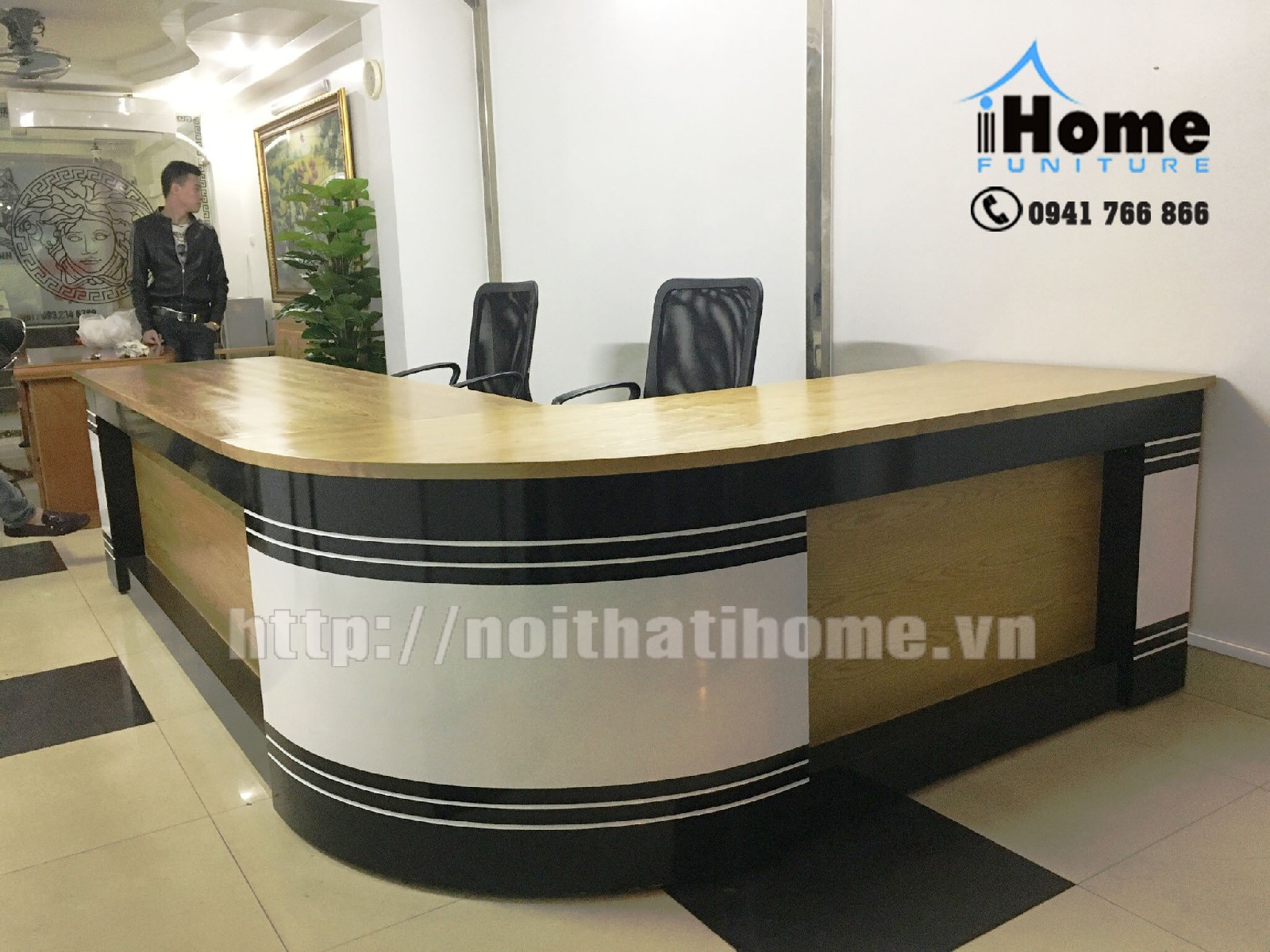 bàn lễ tân chữ l