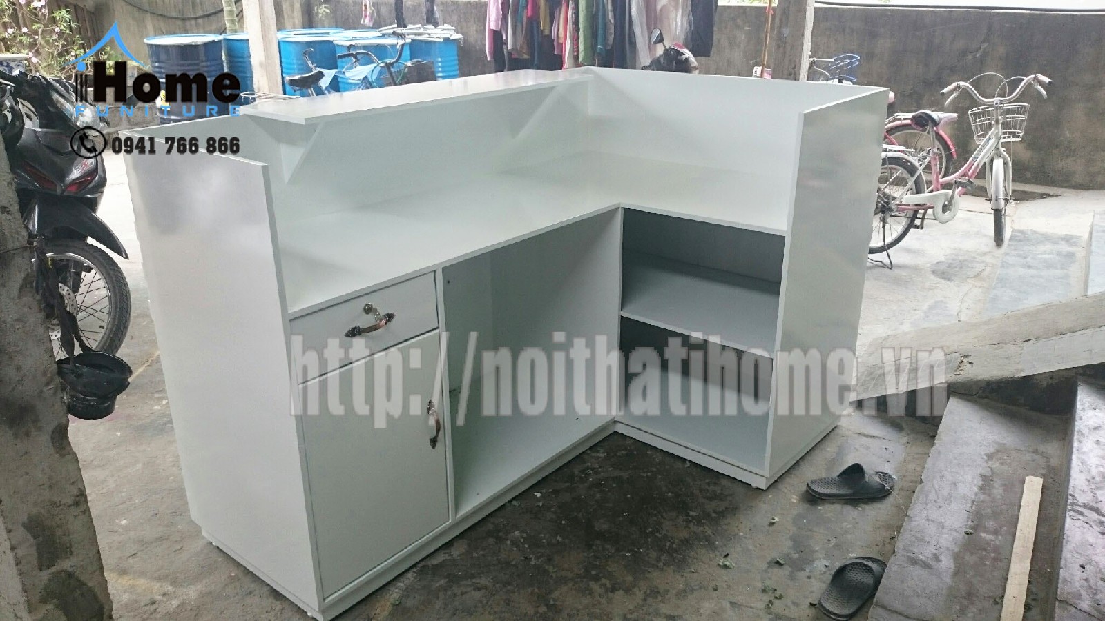 bàn lễ tân tại hải phòng