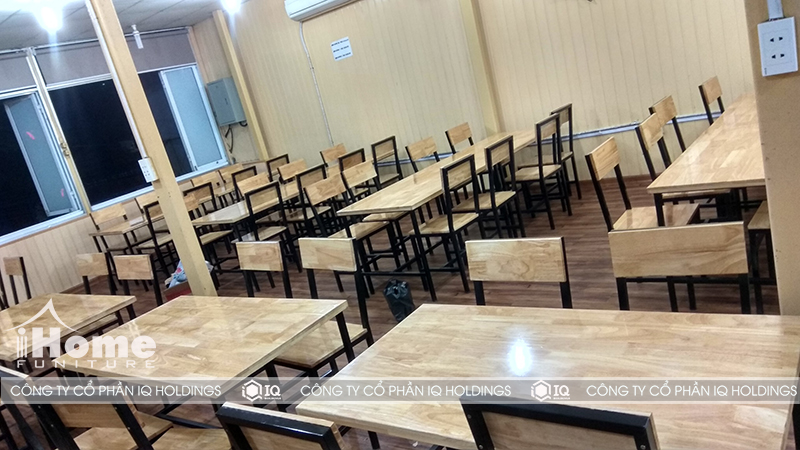 bàn ghế cafe chân sắt